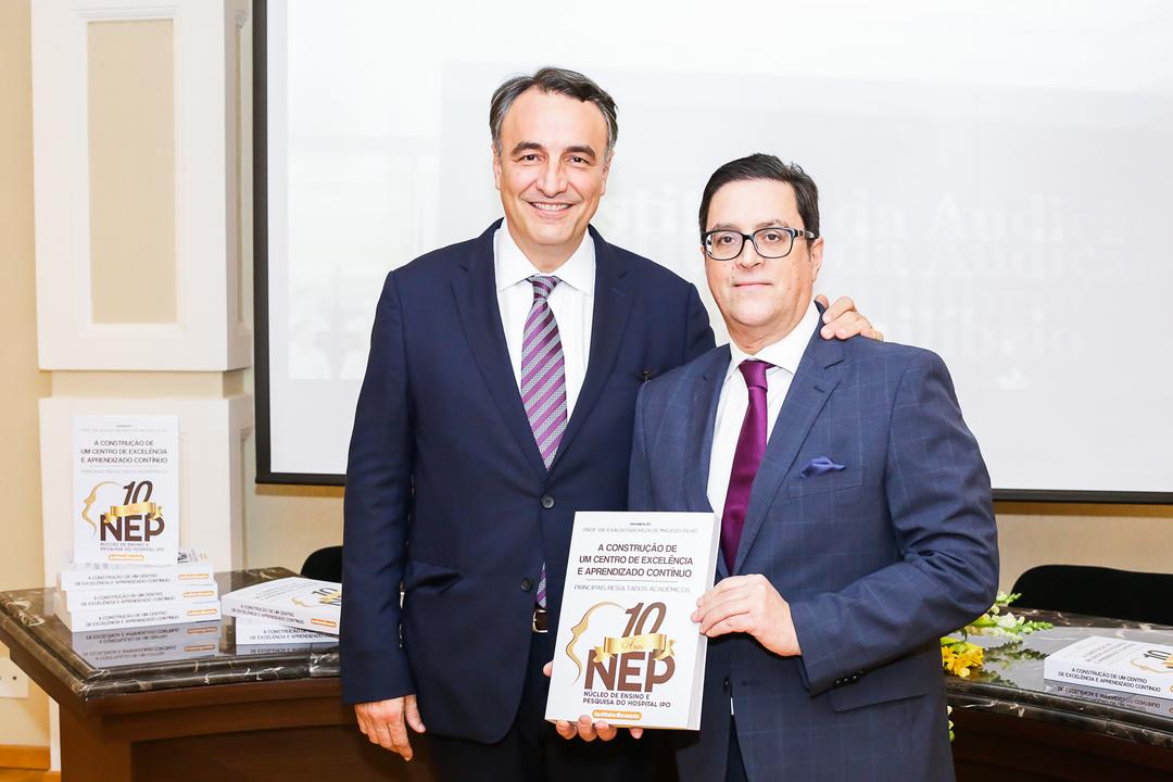 Hospital IPO comemora 10 anos de núcleo de pesquisa com lançamento de livro