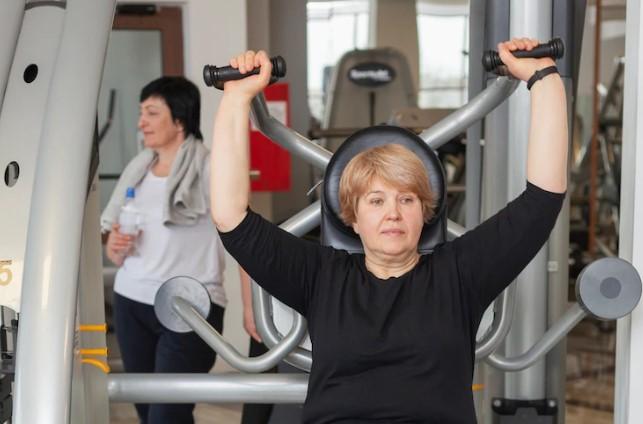 Musculação é prática importante para a saúde dos idosos