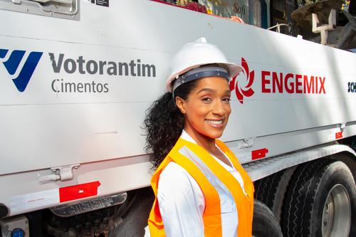 Inscrições prorrogadas para curso gratuito em Curitiba voltado a mulheres motoristas de caminhão