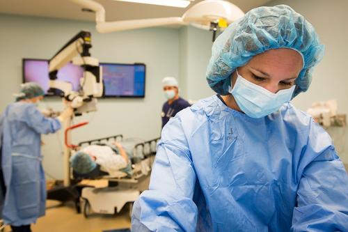 Cirurgia para retirada de tumor cerebral pode ser feita com o paciente acordado