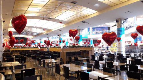 Balões temáticos e música ao vivo no Dia dos Namorados do Shopping Estação
