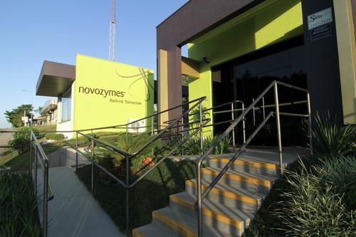 Novozymes comemora 30 anos no Brasil da inauguração da sua unidade industrial no Brasil