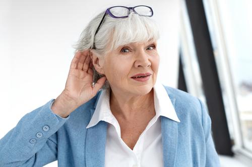 Surdez é uma doença e seu tratamento ajuda a reestabelecer capacidade de ouvir